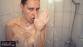 Play Amateur Couple Fucks in Shower / Teen Screaming and Swallow Cum