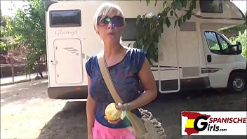 Play Mutter und Tochter beim Campen Durchgefickt