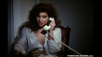 Play Kelly Richards in hard double penetration