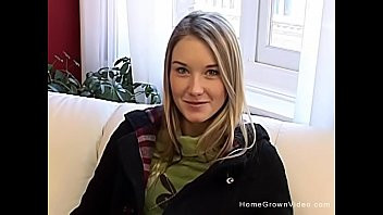 Play Adorable blonde amateur teen rubs her hairless pussy