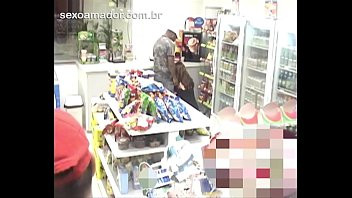 Play Equipamento de vigilância filma mulher bêbada chupando pau de homem em loja de conveniência