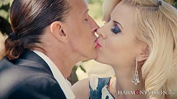 Play HARMONY VISION Kinky in the garden