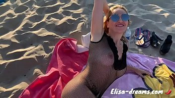 Play Sex to the beach with some voyeurs