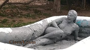 Play Clay Sploshing in the Pool - Ciren V