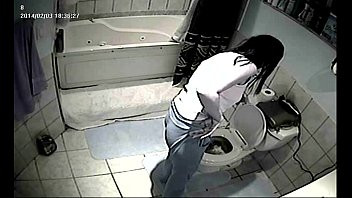 Play Girls Pooping
