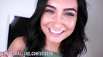 Play SIDNEY ALEXIS & SCARLETT MAE SUCK COCK