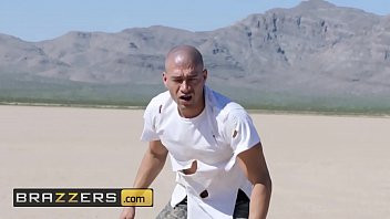 Play Pornstars Like it Big - (Nicole Aniston, Xander Corvus) - Nicoles Oasis - Brazzers