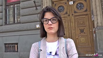 Play GERMAN SCOUT - 18 Jahre junge Studentin Sara AO Anal gefickt bei echten Casting nach der Uni