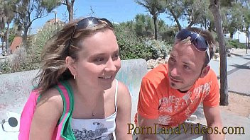 Play Little teen girl picked up and fucked with big cock
